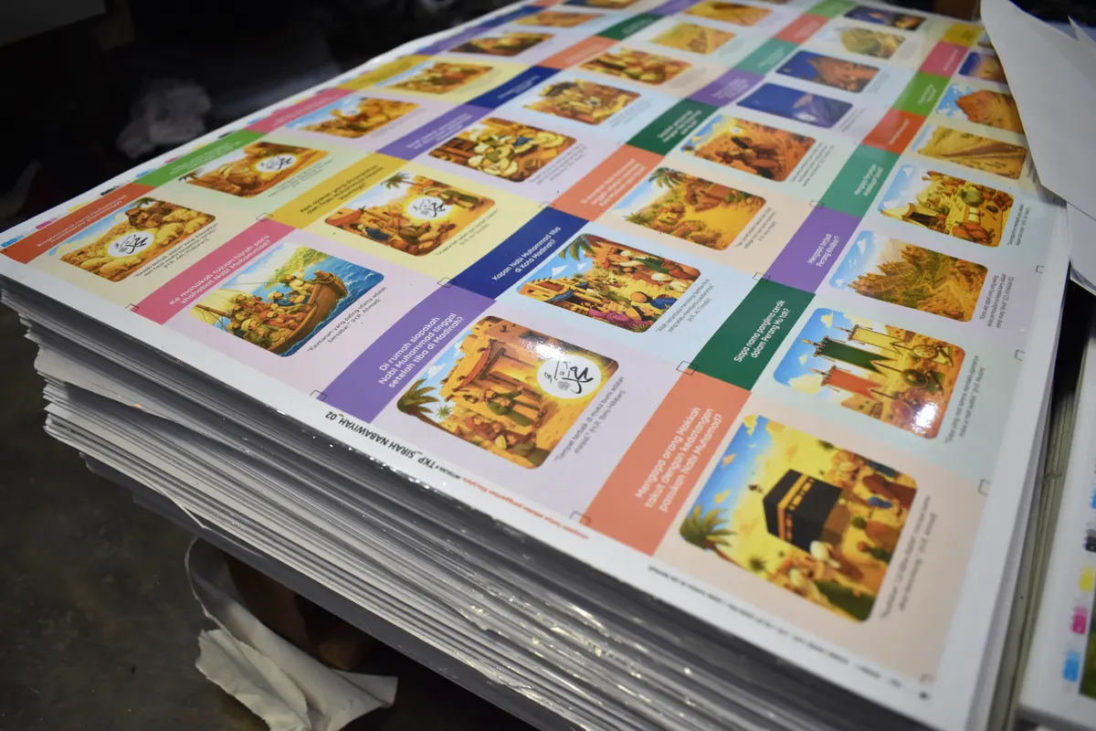 Hasil cetak flashcard edukasi full color