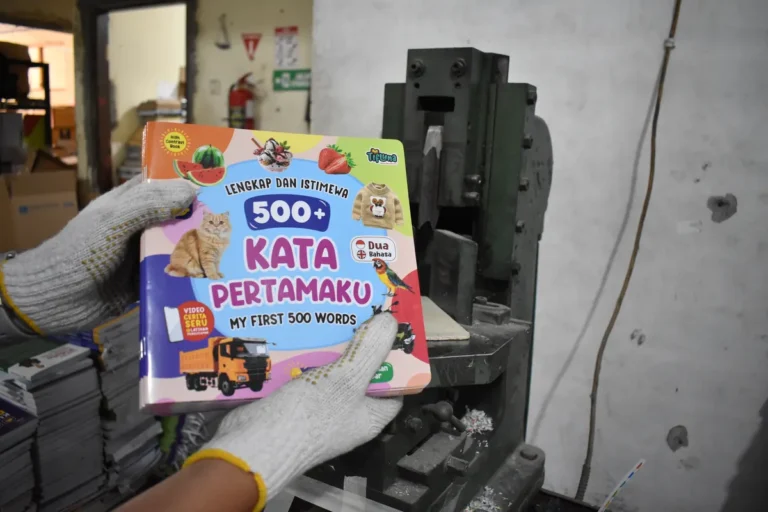 Board book anak 500+ Kata Pertamaku dengan sudut membulat